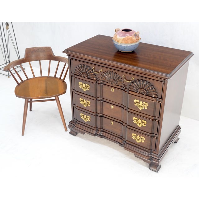 Block Front Carved Scallops Brass Drop Pulls 4 Drawers Bachelor Chest For Sale - Image 6 of 11