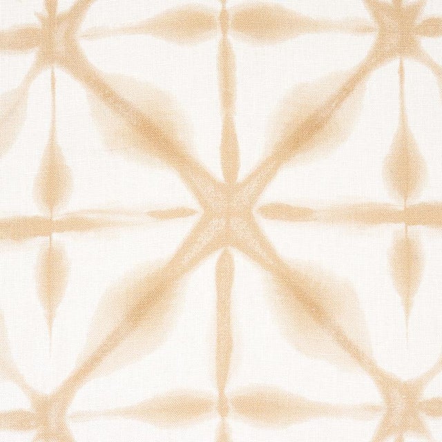 This printed Linen evokes the traditional Japanese dye technique of shibori. With its soft, blurred edges, Andromeda adds...
