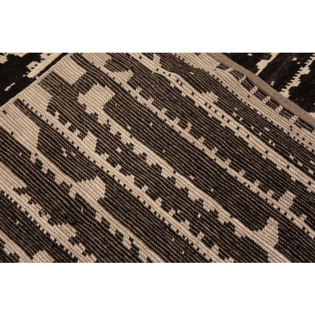 Modern Nazmiyal Collection Wool Modern Cream and Charcoal Rug For Sale - Image 3 of 9