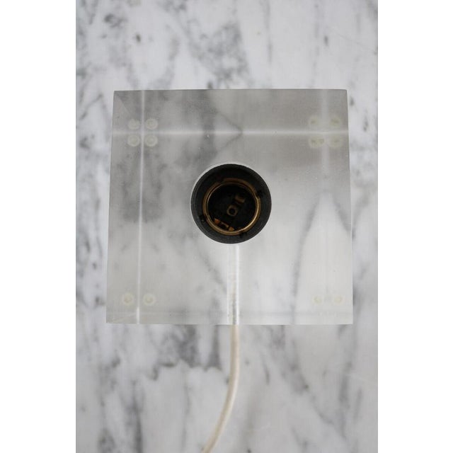 1970s Space Age Cube Table Lamp in Acrylic Glass by Panton for Guzzini, 1970s For Sale - Image 5 of 10