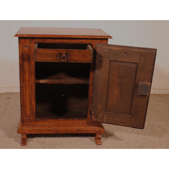 17th-Century Oak Béguinage Cabinet For Sale - Image 4 of 12