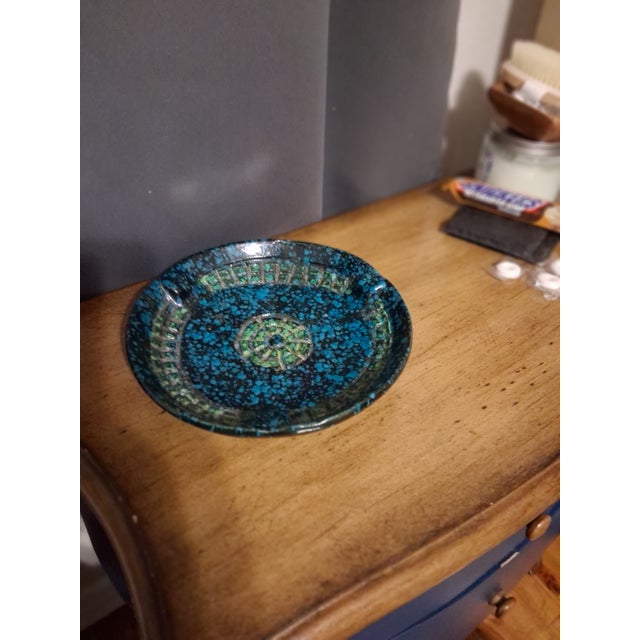 This Bitossi Rimini Blu pottery ashtray, designed by Aldo Londi in Italy during the 1950s or 1960s, features a distinctive...