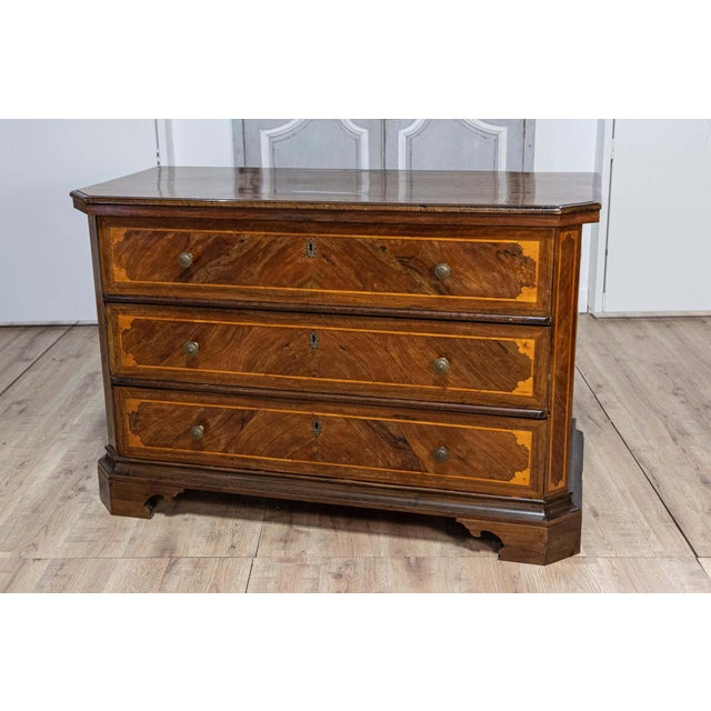 Italian 1690s Walnut and Ash Three-Drawer Commode with Inlaid Décor For Sale - Image 11 of 17