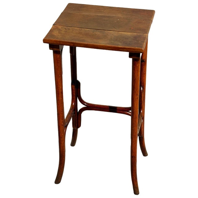 1900 - 1909 Antique Vienna Secession Bent Oak Pedestal Short Size Side Nesting Table Attributed to Thonet For Sale - Image 5 of 7