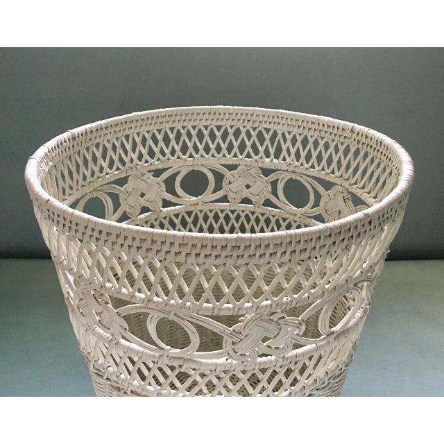 A great vintage wastepaper basket in excellent condition.