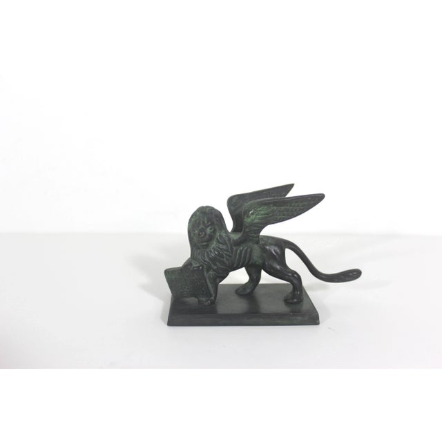 Mid 20th Century Small Bronze Lion of San Marco Venice Italian Sculpture Grand Tour Souvenir Paperweight With Verdigris Patina For Sale - Image 4 of 9