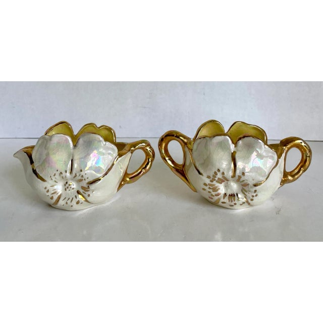 English Hollywood Regency Pearlescent and Gold Flower Shaped Sugar and Creamer Set For Sale - Image 3 of 8