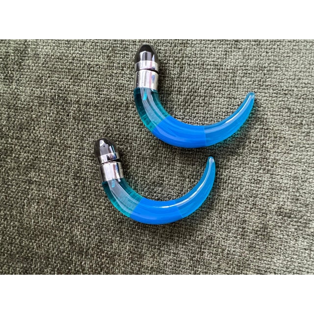 Miriam Salat Translucent Tribal Earrings in Resin & Sterling Silver For Sale In New York - Image 6 of 6