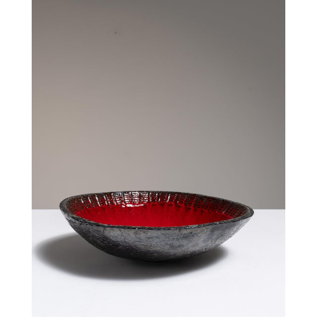 1970s France Mid-century Modern Rose Ceramic Serving Bowl For Sale - Image 4 of 15