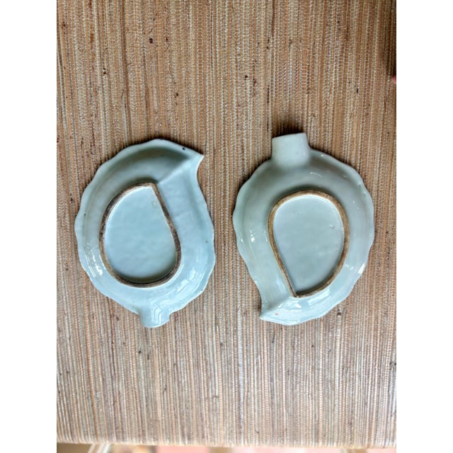 Chinese Pair of 19th Century Chinese Export Rose Medallion Porcelain Shrimp Dishes For Sale - Image 3 of 10