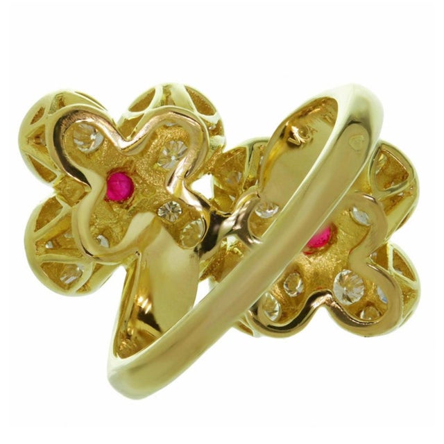 Van Cleef & Arpels Contemporary Ruby and Diamond “Trefle” Ring, 18KY Gold Size 6 For Sale - Image 18 of 18