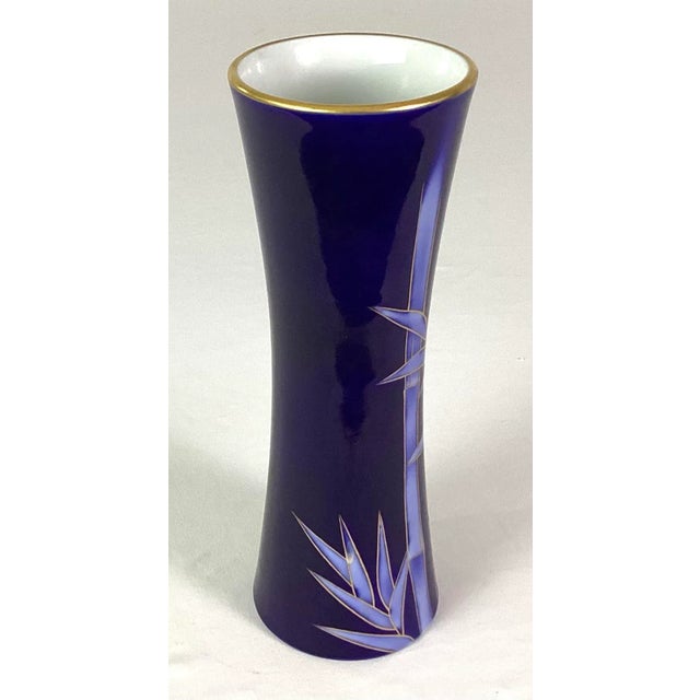 Fukagawa 1950s Fukagawa Japanese Cobalt Vase With Gold Rim For Sale - Image 4 of 6