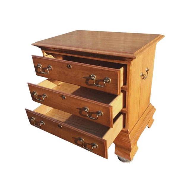 Kincaid Chippendale Oak Bedside Chest Nightstand For Sale - Image 4 of 9