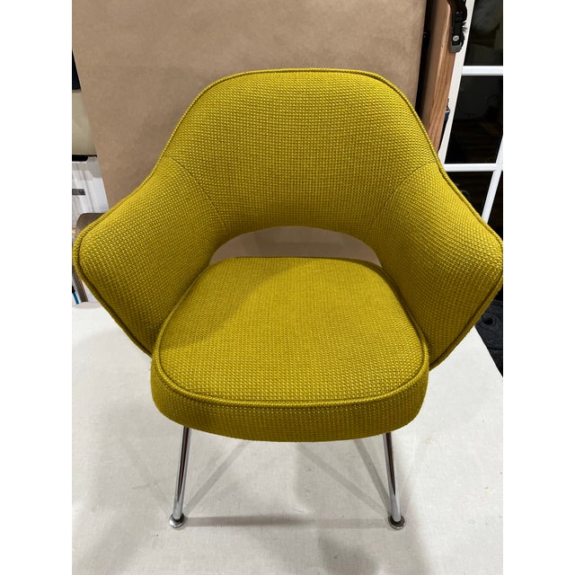 Saarinen executives armchair, year 1965 see factory tag in the picture , fiberglass shell , fully restored. New foam ,...