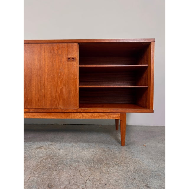 1960s Mid Century Danish Modern Long Low Long Teak 4 Door Credenza by Kofod Larsen, Attributed For Sale - Image 5 of 11