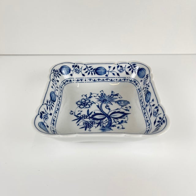 Square Blue Onion Porcelain Dishes from Kahla, East Germany, 1960-1980, Set of 2 For Sale - Image 11 of 14