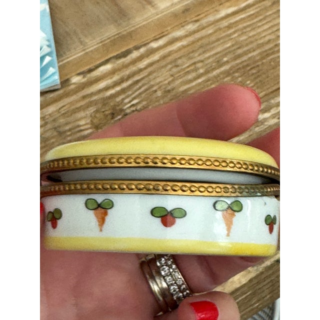 Limoges, France 1920s Delicate Limoge Round Box From France For Sale - Image 4 of 4