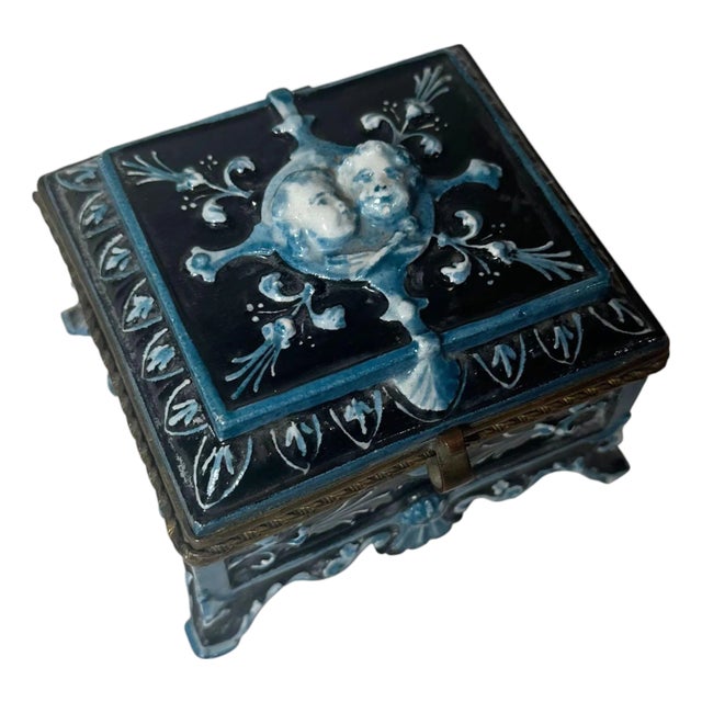 Late 19th Century French Majolica Trinket Box With Cherubs For Sale