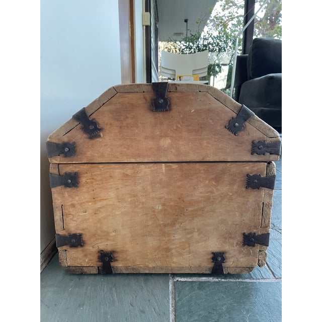American Late 19th Century Early American Trunk For Sale - Image 3 of 8