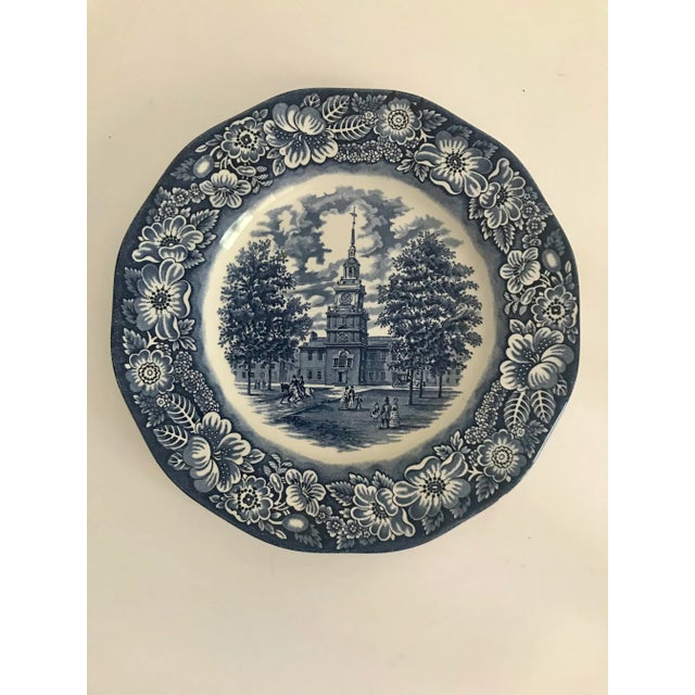 A fine English Staffordshire ceramic ironstone transferware plate in blue and white. It depicts the United States...
