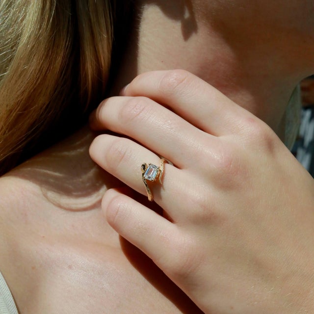 Gold Kai Snake Protection 2ct Emerald-Cut Lab-Grown Diamond East-West Ring in 14k Gold (All Sizes Available) For Sale - Image 8 of 9