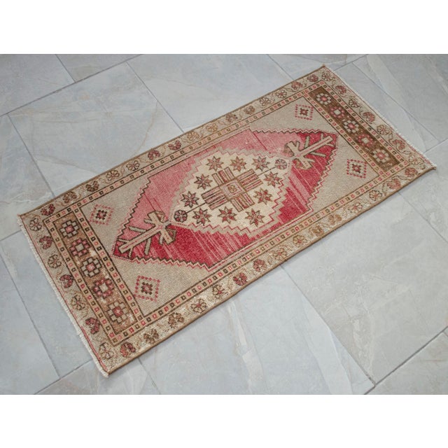 1970s Front of Kitchen Sink Rug, Hand Made Bath Mat Muted Colors Small Rug Entry Decor -1′7″ × 3′5″ For Sale - Image 12 of 13