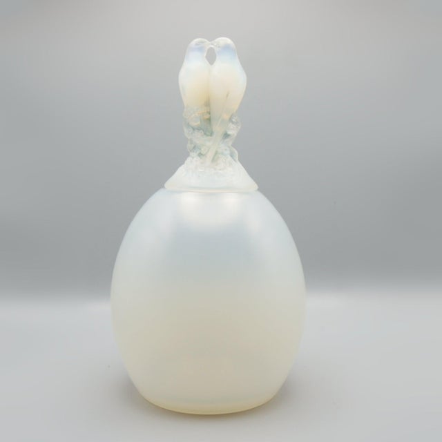 Tourterellès Opalescent Glass Vase by René Lalique, 1920s For Sale - Image 3 of 7
