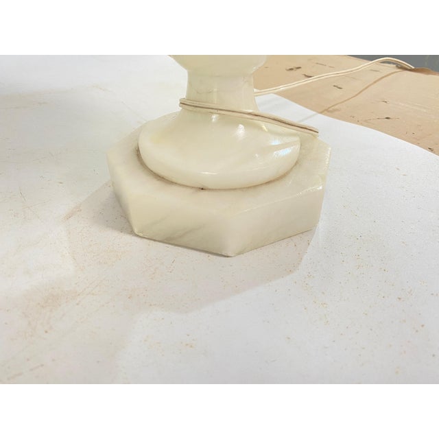 1960s Art Deco Alabaster Urn Uplighter Table Lamp, France, 1960s For Sale - Image 5 of 18