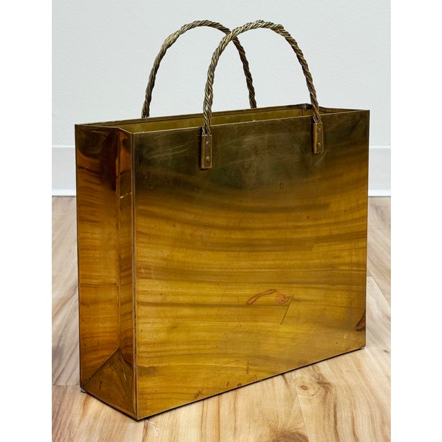 Iconic vintage brass shopping bag in the manner of Italian designer Gio Ponti. Nice rigid shape with stiff woven brass...