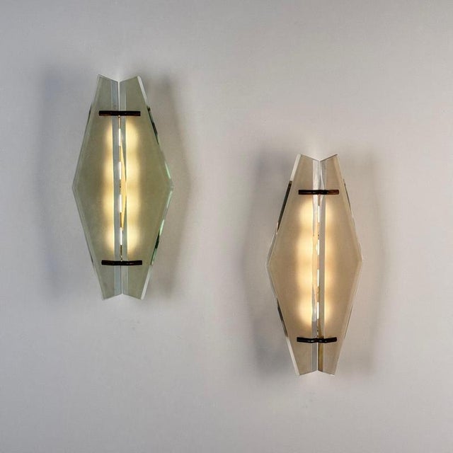 Vintage Model 1943 Wall Lights in Frosted and Bevelled Glass by Max Ingrand for Fontana Arte, 1950s, Set of 2 For Sale - Image 3 of 18