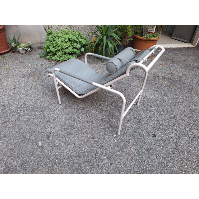 Genni Model Chaise Longue in White Frame and Grey Leather by Gabriele Mucchi for Zanotta, 1990s For Sale - Image 13 of 18