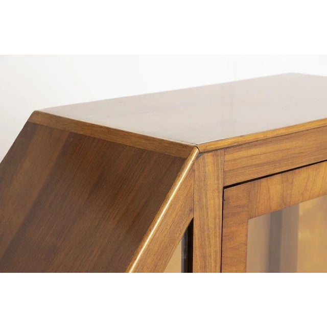 Art Deco Octagonal Display Cabinet in Walnut, 1930s For Sale - Image 9 of 12