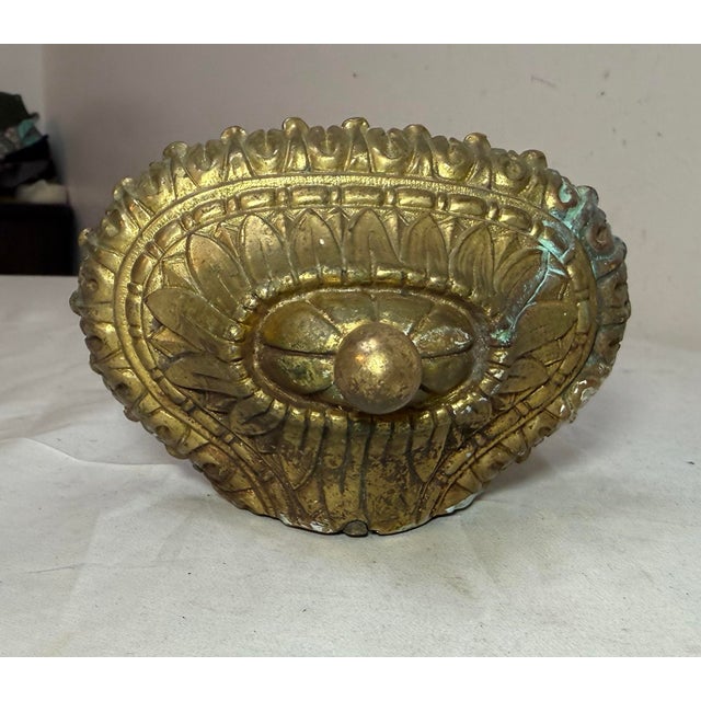 Victorian Antique Ornate Victorian Reticulated Thick Gold Gilt Bronze Wall Sconce Fixture For Sale - Image 3 of 9
