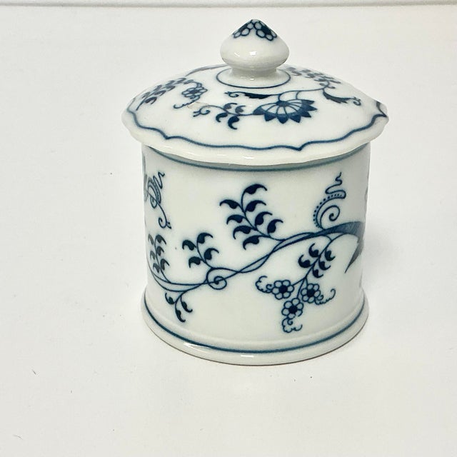 1950s Vintage Japanese Chinoiserie Meissen Blue Danube Lidded Jam Preserve Jar. For Sale - Image 6 of 10