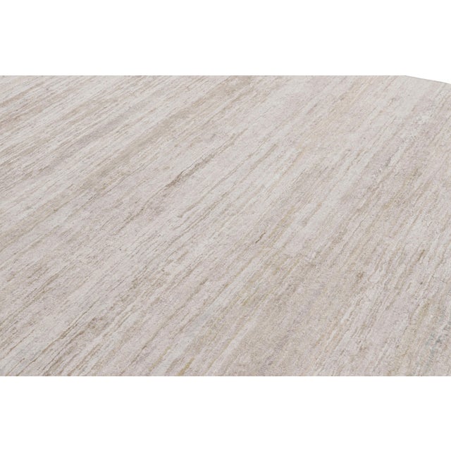 Rug & Kilim’s Contemporary Textural Rug in Cream, Gray and Beige With Striae For Sale In New York - Image 6 of 7