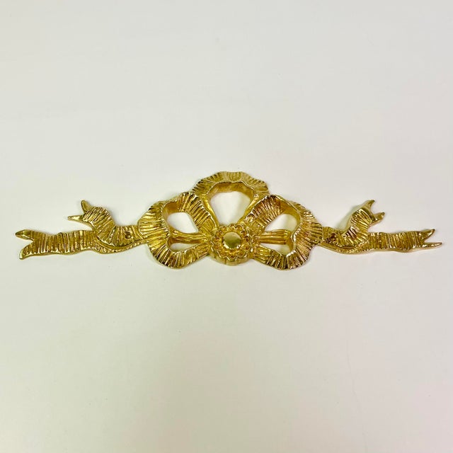 Mid-Century Hollywood Regency Chippendale Boho Chic Brass Bow Decorative Wall Pediment For Sale - Image 4 of 11