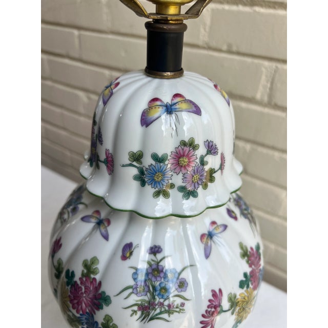 Discover the ultimate blend of charm and elegance with this exquisite vintage chinoiserie floral ginger jar table lamp....