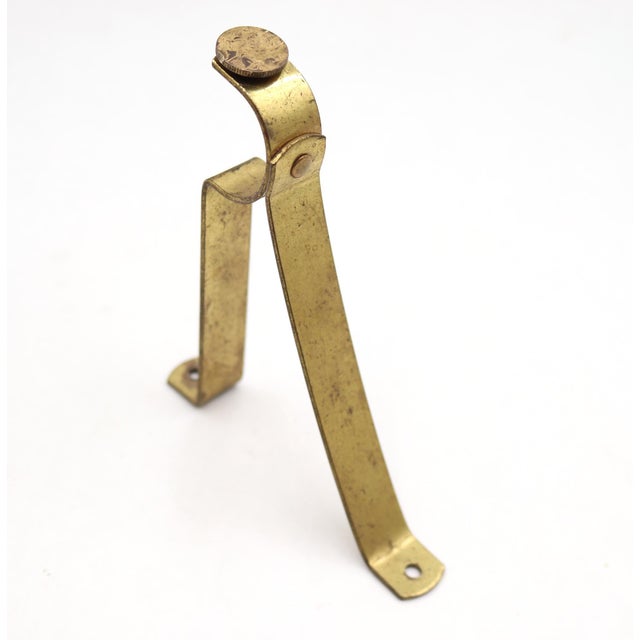 Vintage curtain rod brackets made of brass with a circular front. The original mounting screws are not available. Good...