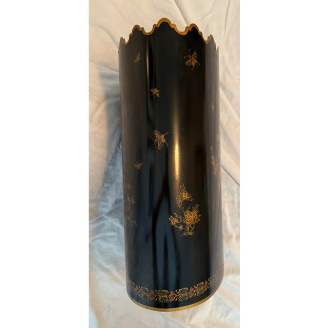 Bergdorf Goodman Mid-Century Italian Hand-Painted Chinoiserie Tole Wastebasket for Bergdorf Goodman For Sale - Image 4 of 9