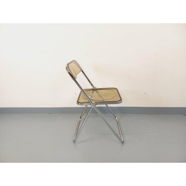Mid-Century Modern Vintage Plia Folding Chair in Chrome and Smoked Acrylic Glass by Giancarlo Piretti for Castelli, 1970s For Sale - Image 3 of 15