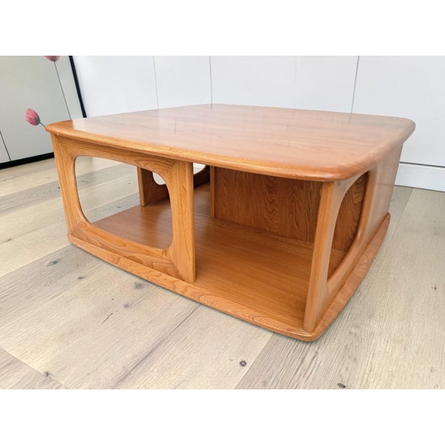 Ercol Mid-Century Modern Pandora Coffee Table in Blonde Elm by Lucian Ercolani for Ercol, 1980s For Sale - Image 4 of 18