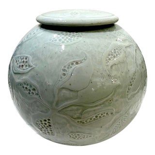 1980's Celadon Porcelain Moon Jar With Lid - Ken Edwards Montana Potter For Sale