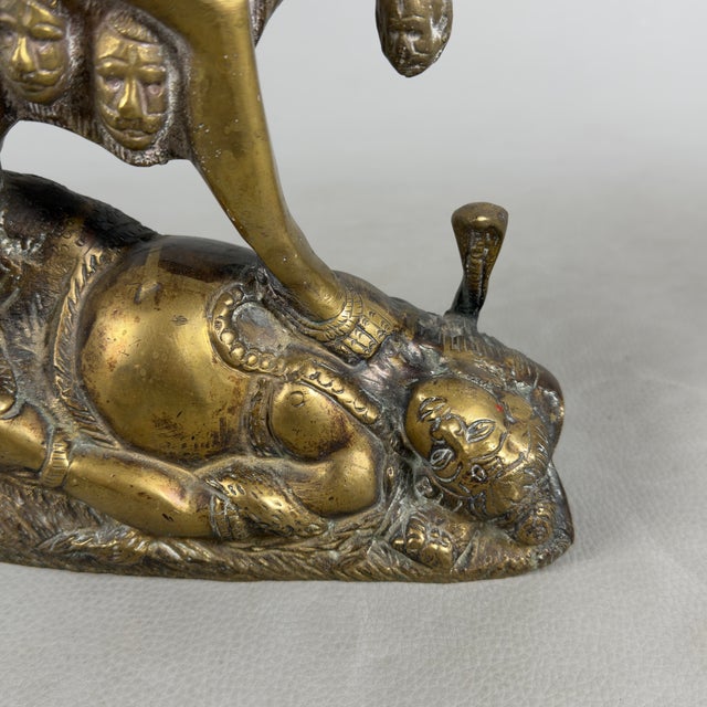 Artigianale, Antica Scultura In Bronzo Divinità Indù Kali Su Shiva Esposizione XX Sec., Bronze For Sale - Image 9 of 14