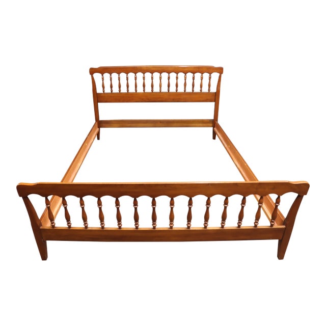 Henkel-Harris Solid Cherry Queen Bed – Early American Style For Sale