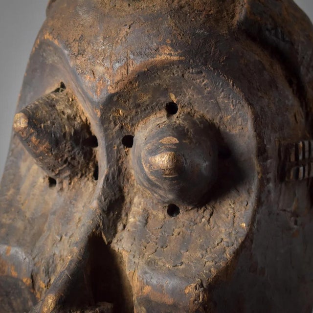 African Early 20th Century Kuba Goggle Eyed Mask Pwoo Itok For Sale - Image 3 of 10