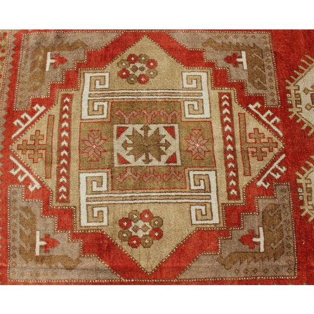 Textile Geometric Design Vintage Hand Knotted Turkish Oushak Rug in Mid-Century Modern Soft Red and Green For Sale - Image 7 of 13