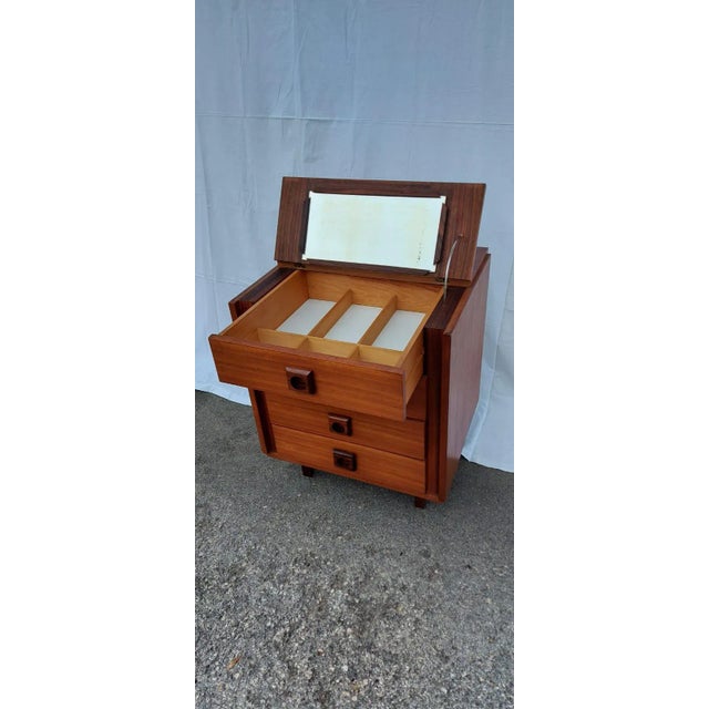 Mid-Century Swedish Chest of Drawers, in Good conditions. Designed 1960 to 1969