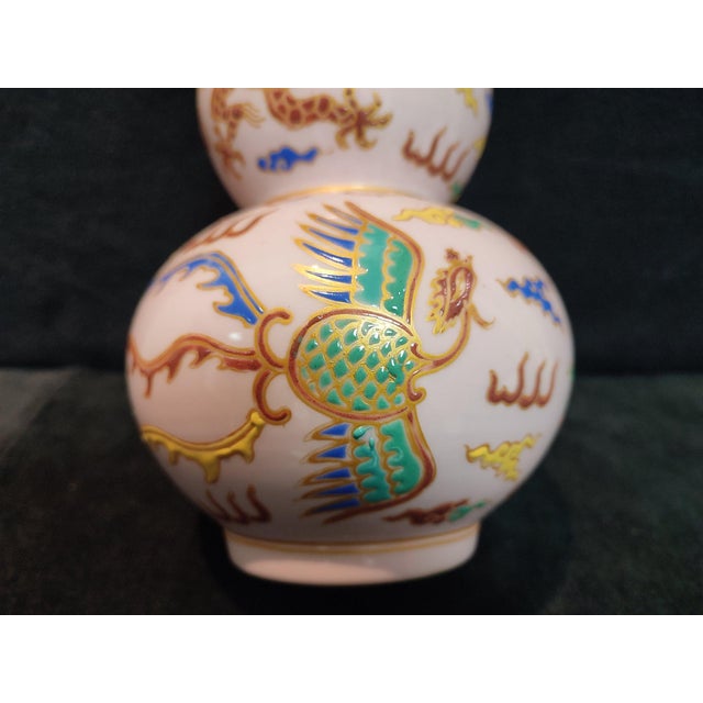 Chinese Old Ceramic Vase,Ming Dynasty Chenghua Marked Gold Paint Famille Verte Porcelain Gourd Vase Hand Drawing Dragon and Phoenix Pattern For Sale - Image 9 of 11