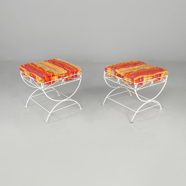 Italian mid-century modern white iron stools with pillow, 1960s Pair of stools with a frame entirely made of white painted...