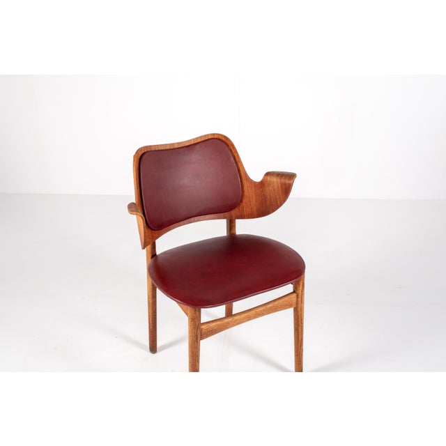 Mid-Century Modern Model 107 Armchair in Oak and Teak attributed to Hans Olsen, Denmark, 1960s For Sale - Image 6 of 15